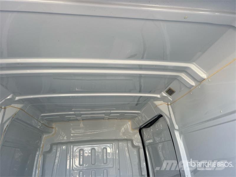 Peugeot Boxer 435 L2H2 2.2 BLUEHDI 140CV SeS Cargo Van Dostavna vozila / kombiji