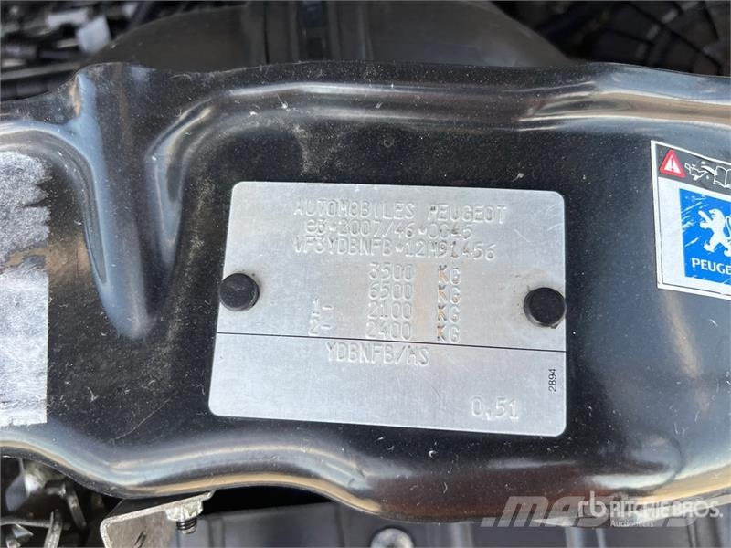 Peugeot Boxer 435 L2H2 2.2 BLUEHDI 140CV SeS Cargo Van Dostavna vozila / kombiji