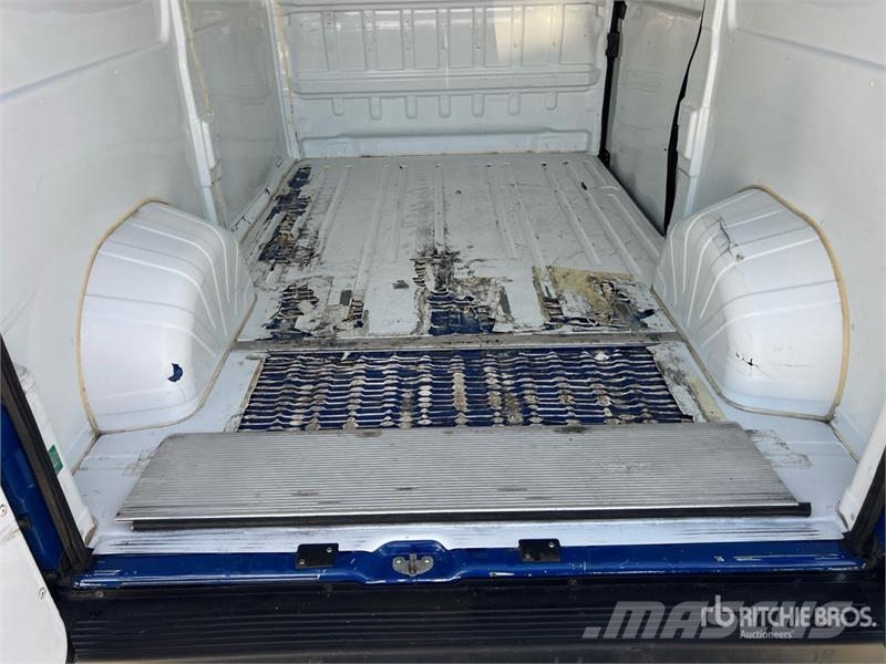 Peugeot Boxer 435 L2H2 2.2 BLUEHDI 140CV SeS Cargo Van Dostavna vozila / kombiji