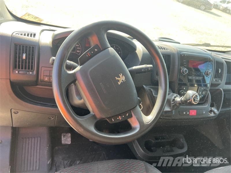 Peugeot Boxer 435 L2H2 2.2 BLUEHDI 140CV SeS Cargo Van Dostavna vozila / kombiji