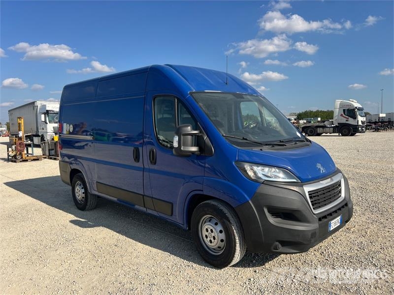 Peugeot Boxer 435 L2H2 2.2 BLUEHDI 140CV SeS Cargo Van Dostavna vozila / kombiji