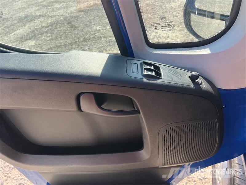 Peugeot Boxer 435 L2H2 2.2 BLUEHDI 140CV SeS Cargo Van Dostavna vozila / kombiji