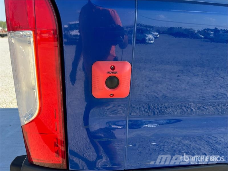 Peugeot Boxer 435 L2H2 2.2 BLUEHDI 140CV SeS Cargo Van Dostavna vozila / kombiji