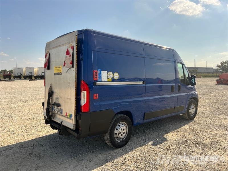 Peugeot Boxer 435 L2H2 2.2 BLUEHDI 140CV SeS Cargo Van Dostavna vozila / kombiji