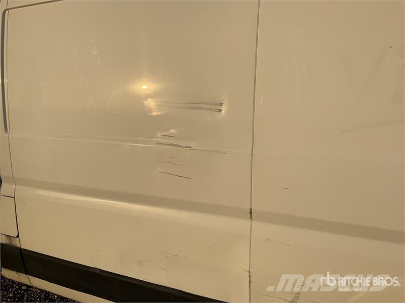 Peugeot Boxer Cargo Van Furgões