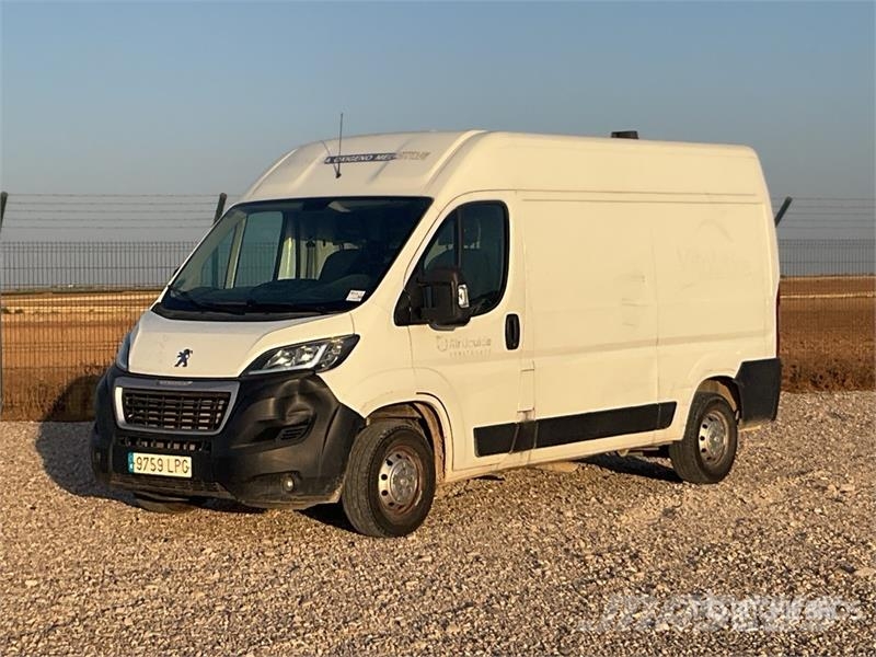 Peugeot Boxer Cargo Van Furgões