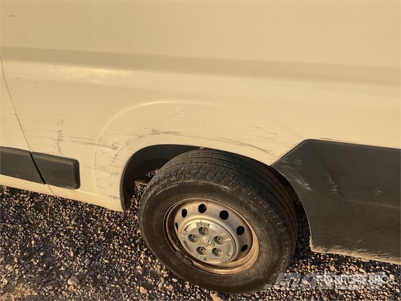 Peugeot Boxer Cargo Van Furgões