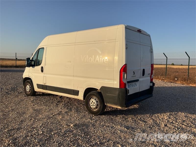 Peugeot Boxer Cargo Van Furgões