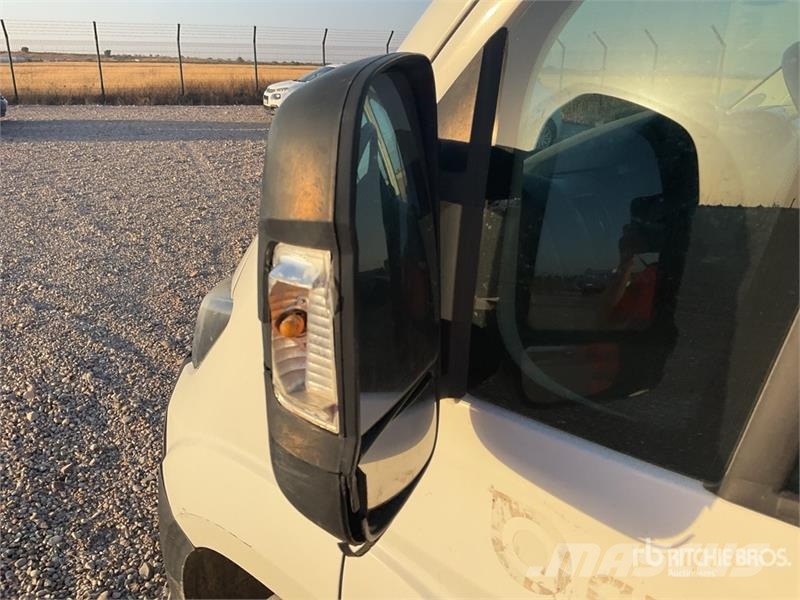 Peugeot Boxer Cargo Van Furgões