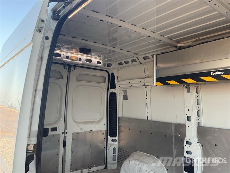 Peugeot Boxer Cargo Van Furgões
