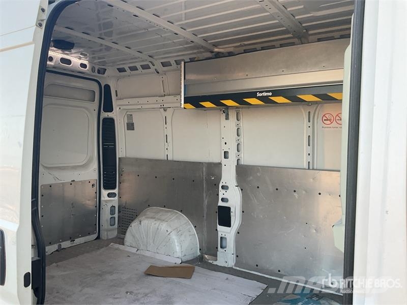 Peugeot Boxer Cargo Van Furgões