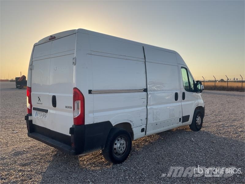 Peugeot Boxer Cargo Van Furgões