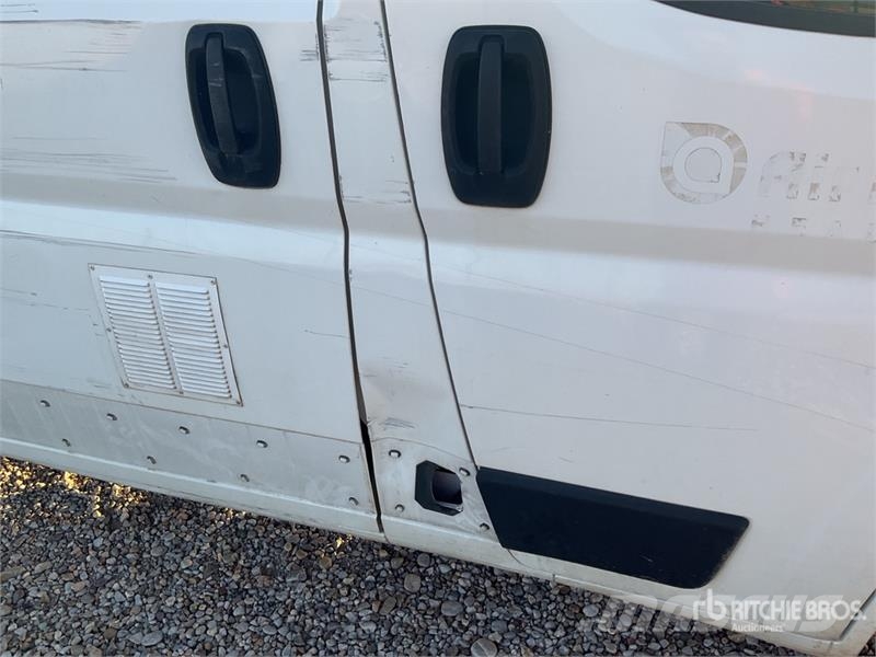 Peugeot Boxer Cargo Van Furgões