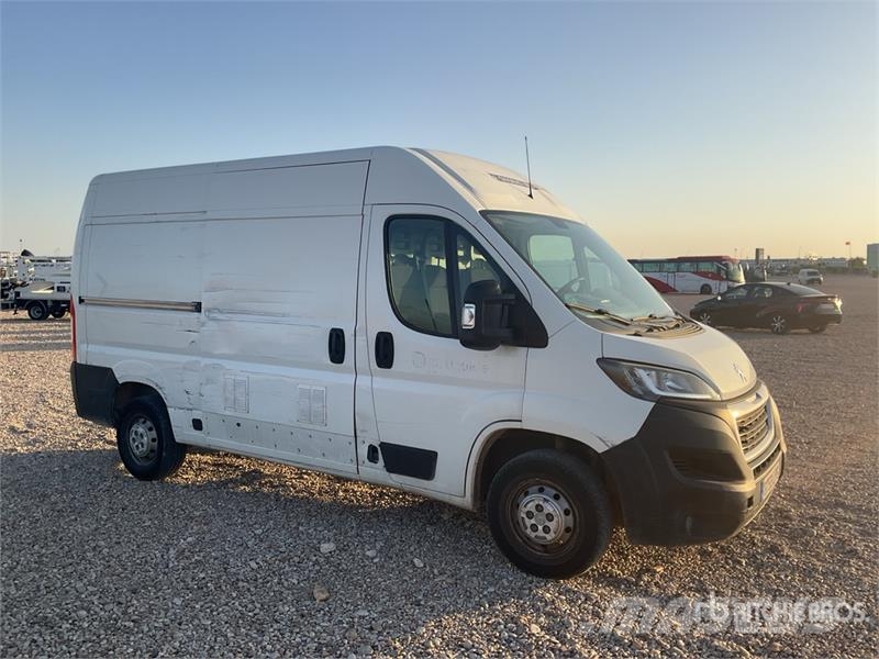 Peugeot Boxer Cargo Van Furgões