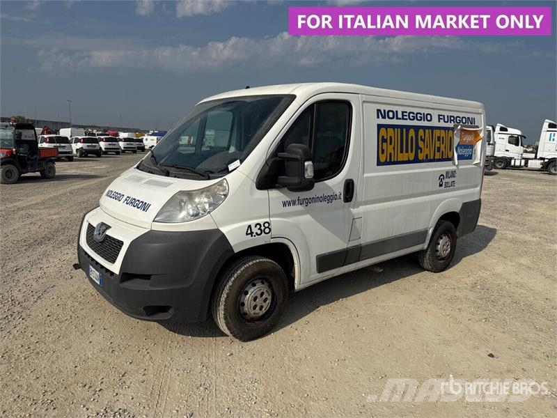 Peugeot Boxer Cargo Van Furgone chiuso