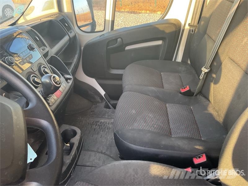 Peugeot Boxer Cargo Van Furgões
