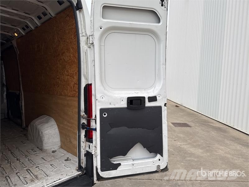 Peugeot Boxer Cargo Van Gesloten bedrijfswagens