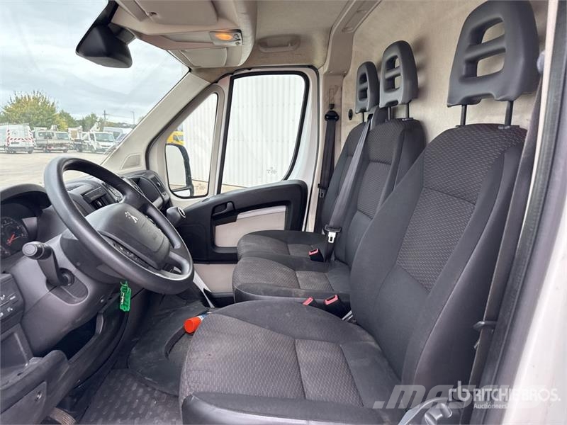 Peugeot Boxer Vehicule Utilitaire Cargo Van Lätta skåpbilar