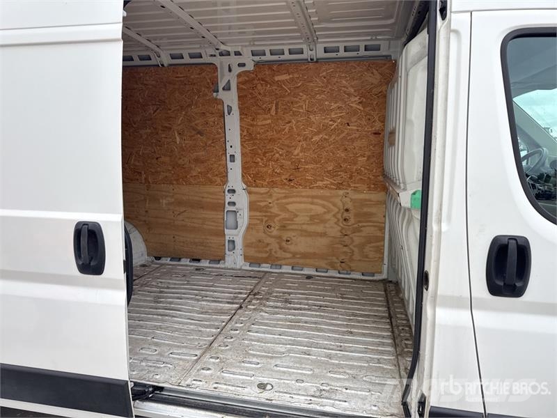 Peugeot Boxer Vehicule Utilitaire Cargo Van Lätta skåpbilar