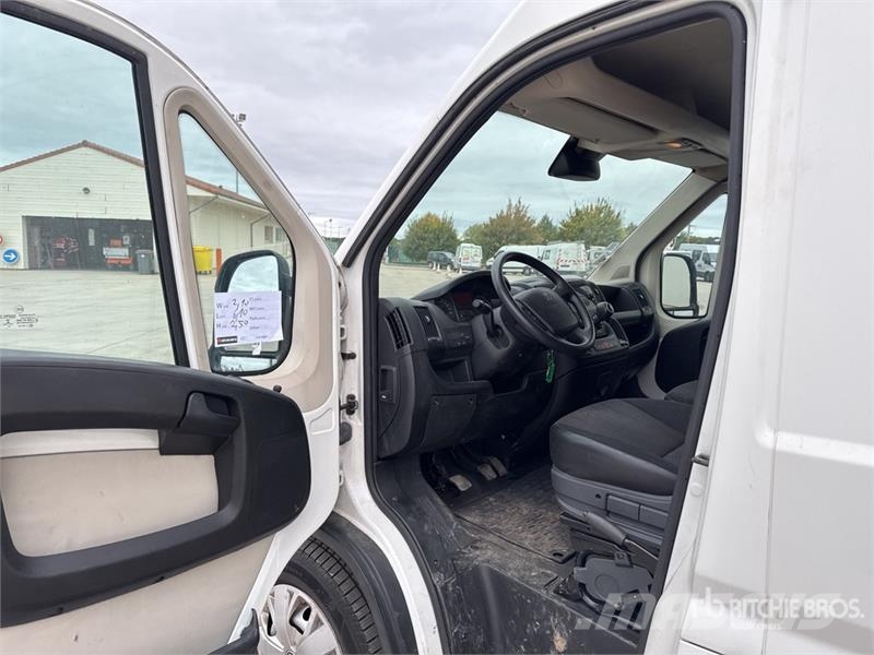 Peugeot Boxer Vehicule Utilitaire Cargo Van Lätta skåpbilar