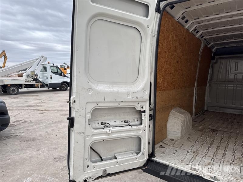 Peugeot Boxer Vehicule Utilitaire Cargo Van Lätta skåpbilar