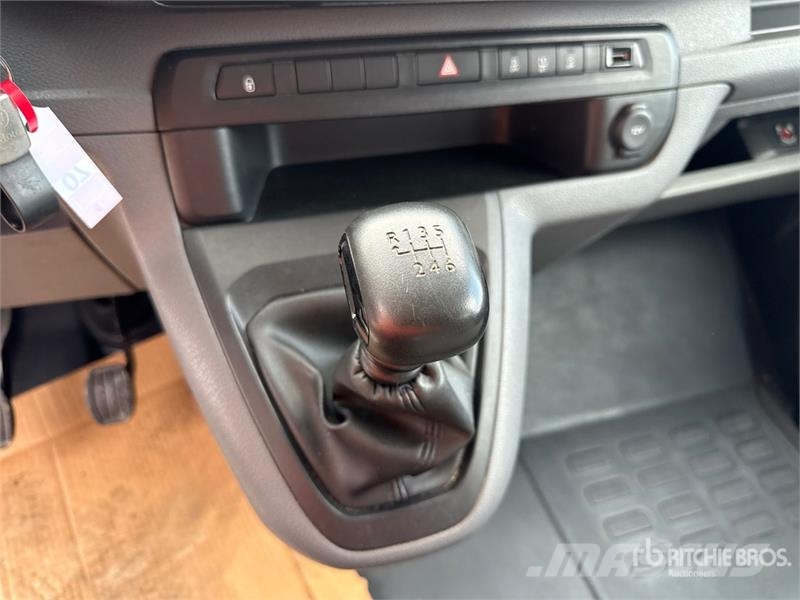 Peugeot Expert 1.6 BlueHDI Premium 9 Passengers Bus Мини бусове