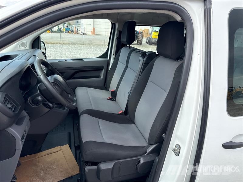 Peugeot Expert 1.6 BlueHDI Premium 9 Passengers Bus Мини бусове
