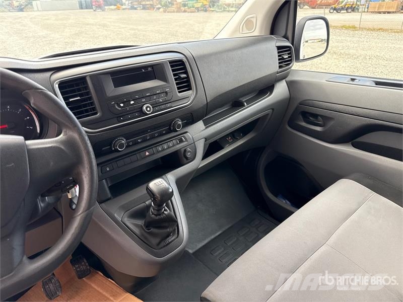 Peugeot Expert 1.6 BlueHDI Premium 9 Passengers Bus Мини бусове