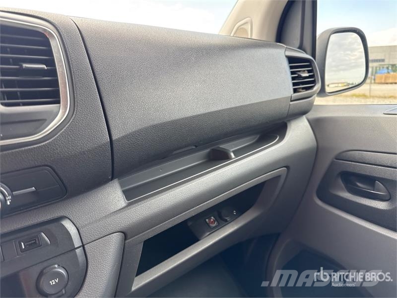 Peugeot Expert 1.6 BlueHDI Premium 9 Passengers Bus Мини бусове