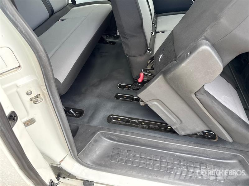 Peugeot Expert 1.6 BlueHDI Premium 9 Passengers Bus Мини бусове