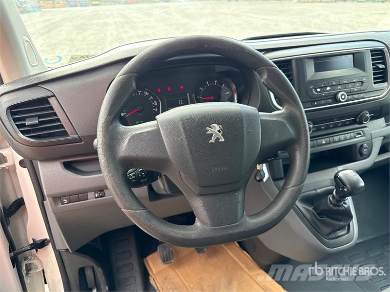 Peugeot Expert 1.6 BlueHDI Premium 9 Passengers Bus Мини бусове