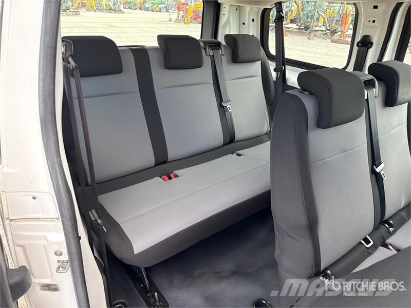 Peugeot Expert 1.6 BlueHDI Premium 9 Passengers Bus Мини бусове