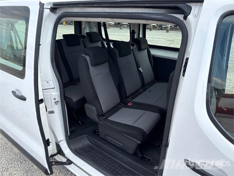 Peugeot Expert 1.6 BlueHDI Premium 9 Passengers Bus Мини бусове