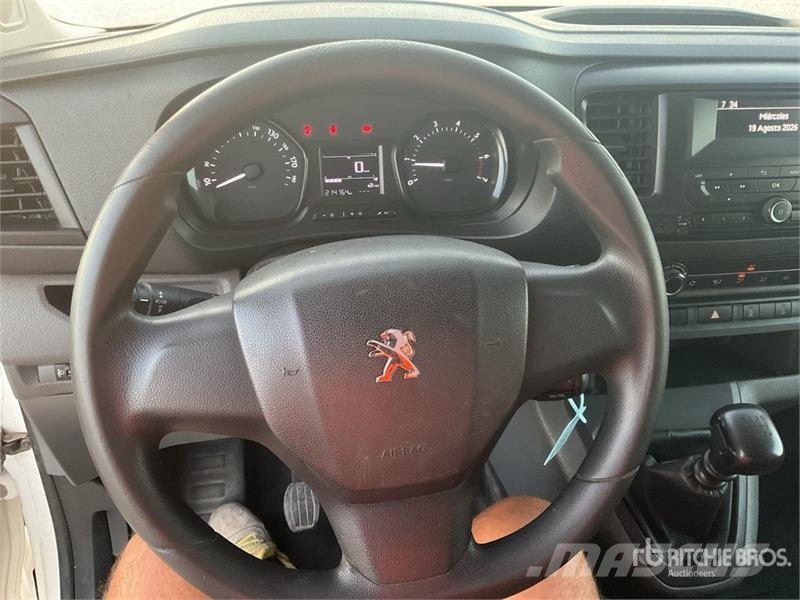 Peugeot Expert Service Cargo Van شاحنة مقفلة