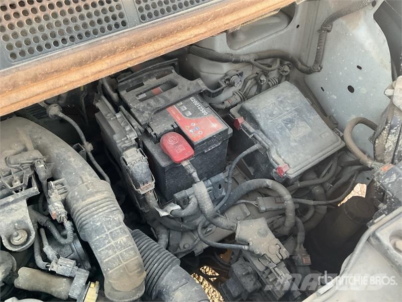 Peugeot Expert Service Cargo Van شاحنة مقفلة