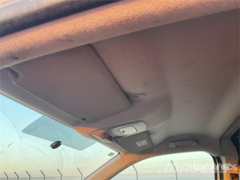 Peugeot Expert Service Cargo Van شاحنة مقفلة