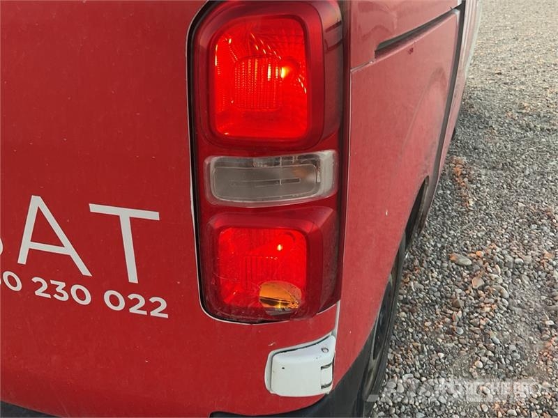 Peugeot Expert Service Cargo Van شاحنة مقفلة