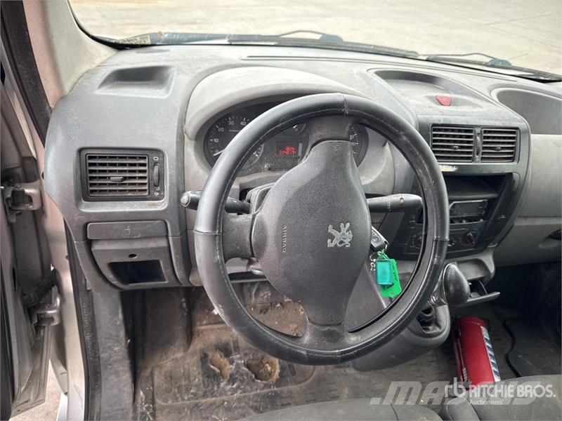 Peugeot Expert Vehicule Utilitaire Cargo Van Furgonetas cerradas
