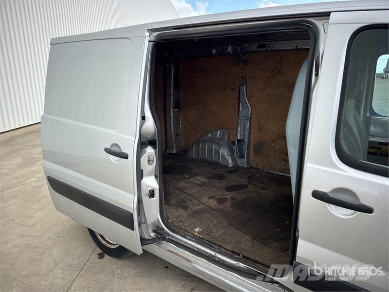 Peugeot Expert Vehicule Utilitaire Cargo Van Furgonetas cerradas