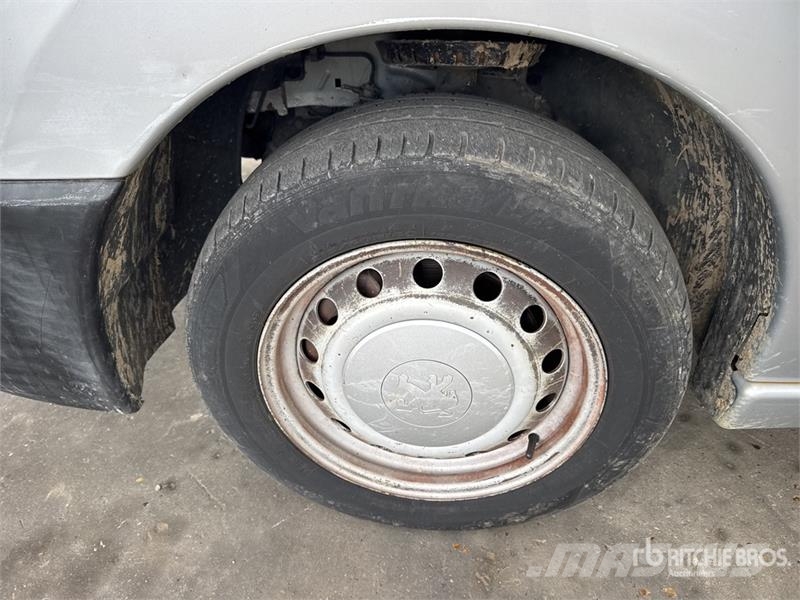 Peugeot Expert Vehicule Utilitaire Cargo Van Furgonetas cerradas