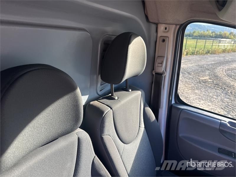 Peugeot Expert Vehicule Utilitaire Cargo Van Dostavna vozila / kombiji