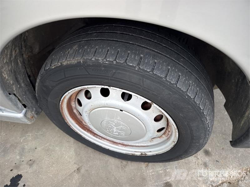 Peugeot Expert Vehicule Utilitaire Cargo Van Furgonetas cerradas