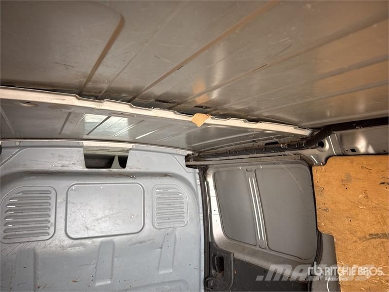 Peugeot Expert Vehicule Utilitaire Cargo Van Furgonetas cerradas