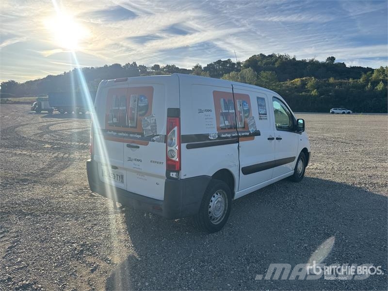 Peugeot Expert Vehicule Utilitaire Cargo Van Dostavna vozila / kombiji