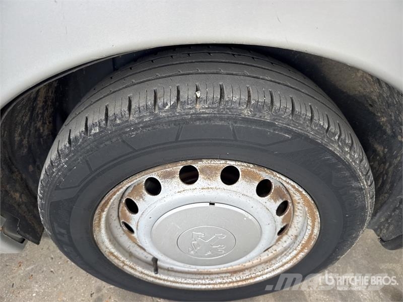 Peugeot Expert Vehicule Utilitaire Cargo Van Furgonetas cerradas
