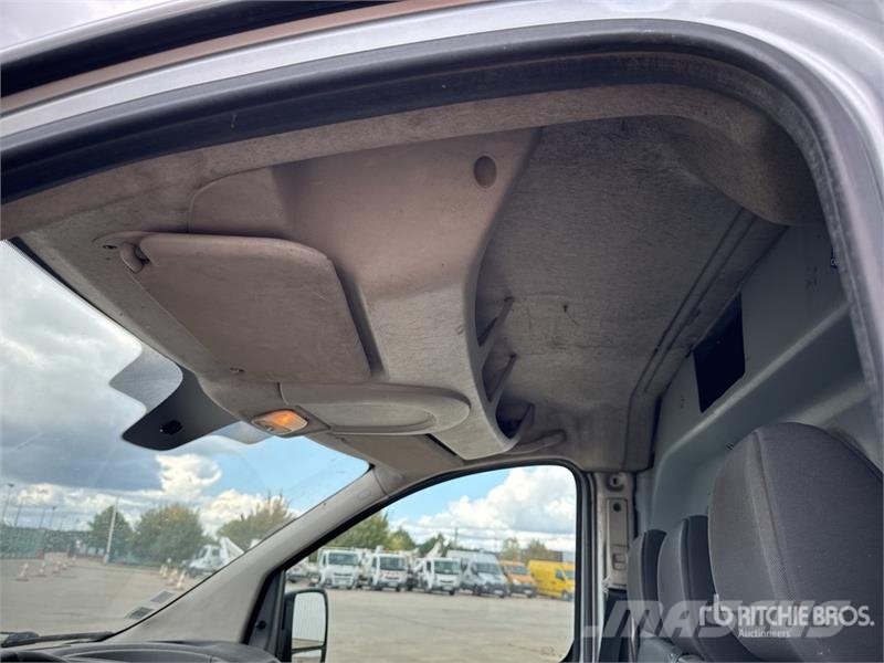 Peugeot Expert Vehicule Utilitaire Cargo Van Furgonetas cerradas