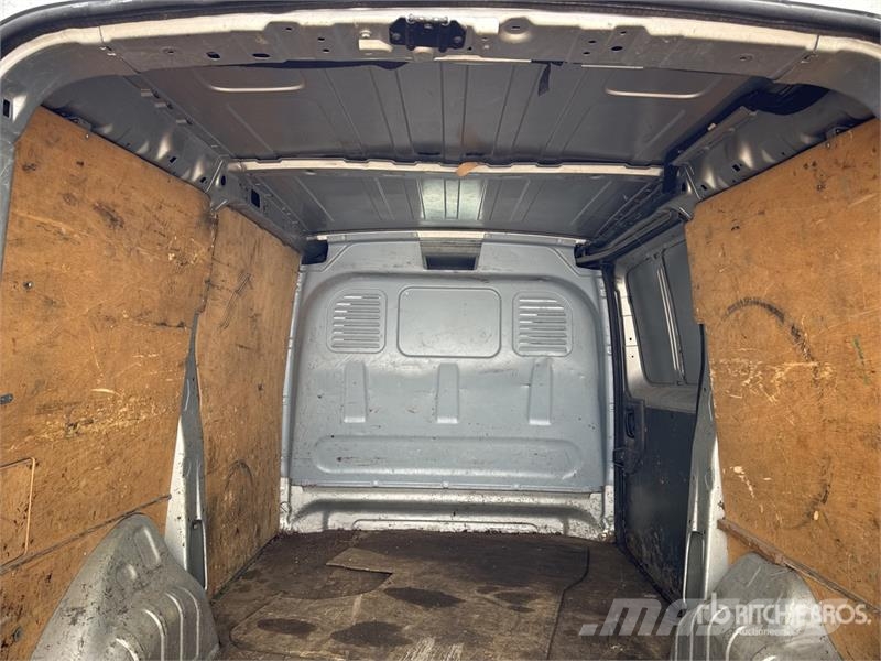 Peugeot Expert Vehicule Utilitaire Cargo Van Furgonetas cerradas