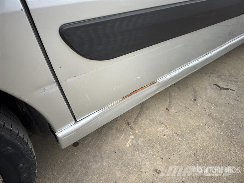 Peugeot Expert Vehicule Utilitaire Cargo Van Furgonetas cerradas
