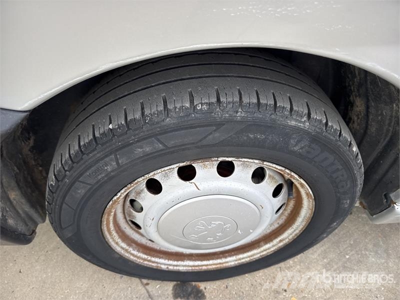 Peugeot Expert Vehicule Utilitaire Cargo Van Furgonetas cerradas
