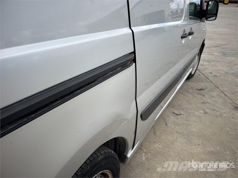 Peugeot Expert Vehicule Utilitaire Cargo Van Furgonetas cerradas